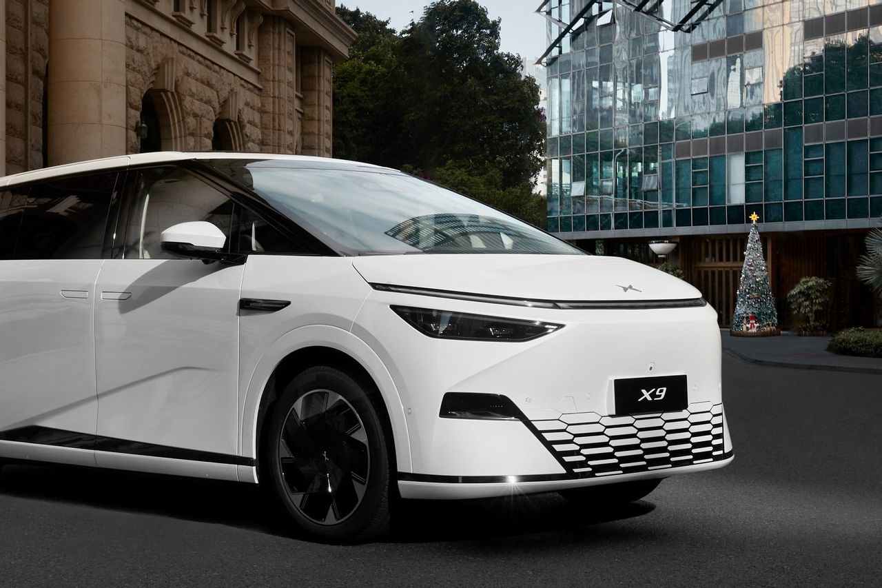 Xpeng X9: Mobil Listrik Rasa Kapal Luar Angkasa, Bisa Parkir Sendiri Tanpa LIDAR!